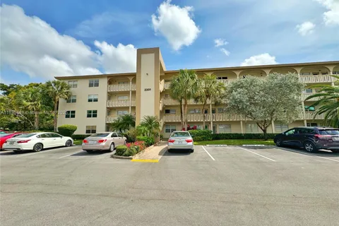 2201 Lucaya Bnd # D2, Coconut Creek FL 33066