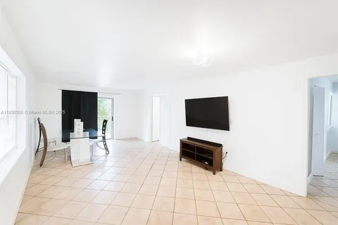 1250 Lincoln Rd # 203, Miami Beach FL 33139