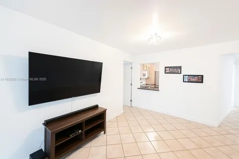 1250 Lincoln Rd # 203, Miami Beach FL 33139