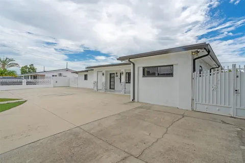18030 NW 42nd Ct, Miami Gardens FL 33055