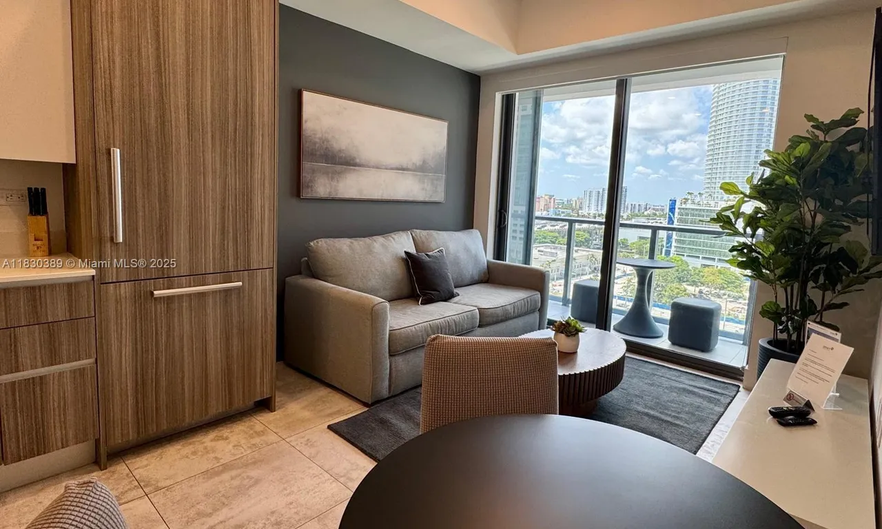 239 SW 9th St # 1604, Miami FL 33130