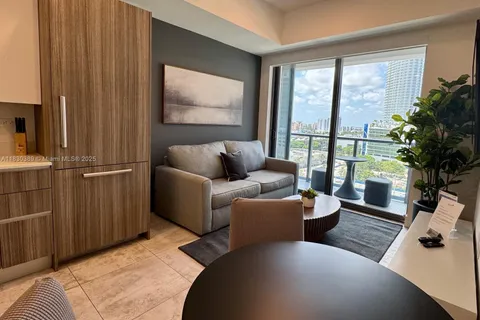 239 SW 9th St # 1604, Miami FL 33130
