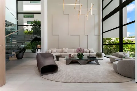 1045 N Venetian Dr, Miami FL 33139