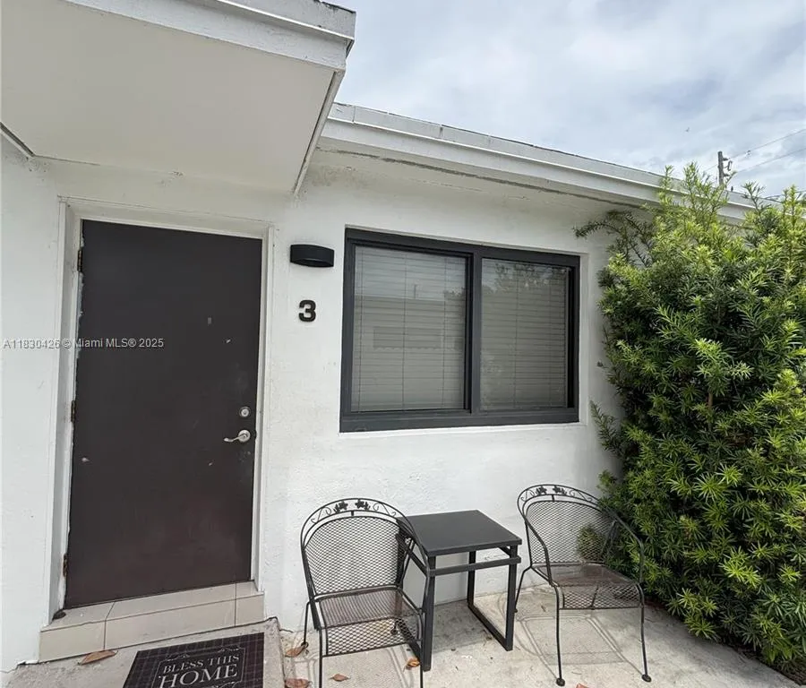 1911 NW 30th St # 3, Miami FL 33142