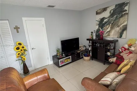 1911 NW 30th St # 3, Miami FL 33142