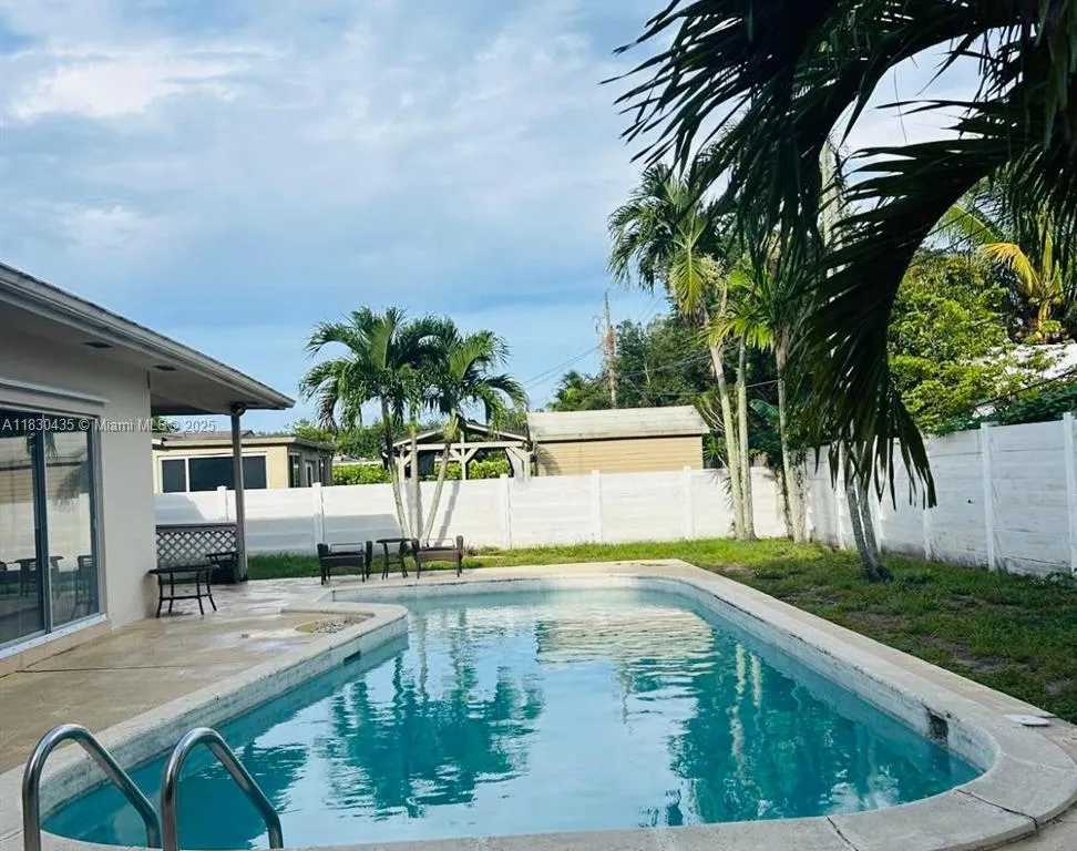 6790 SW 10th Ct, Pembroke Pines FL 33023
