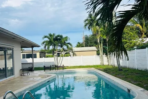 6790 SW 10th Ct, Pembroke Pines FL 33023