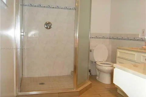 6790 SW 10th Ct, Pembroke Pines FL 33023