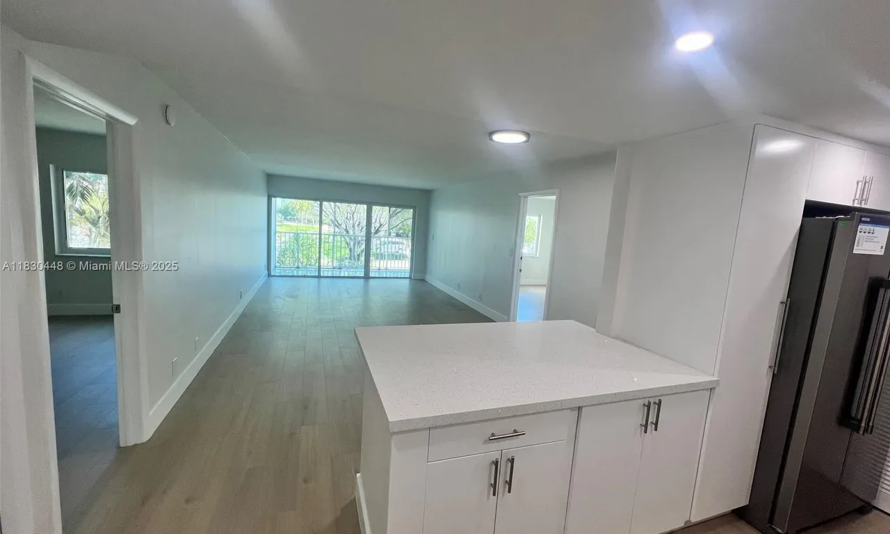 100 Lakeview Dr # 216, Weston FL 33326