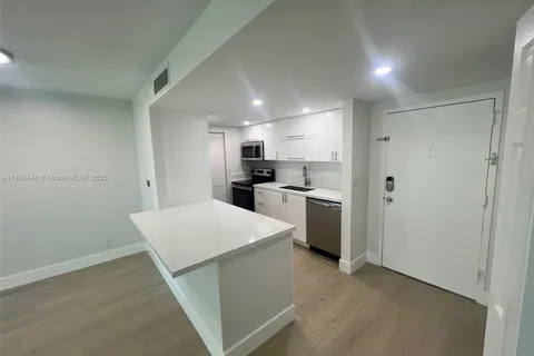 100 Lakeview Dr # 216, Weston FL 33326