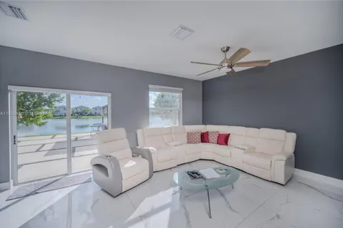 1388 SE 27th Ter, Homestead FL 33035
