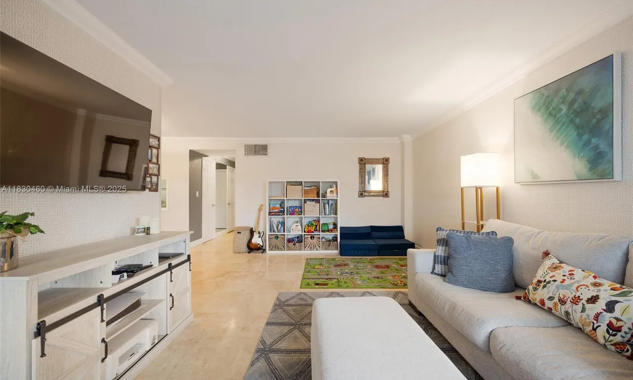 1030 9th St # 304, Miami Beach FL 33139