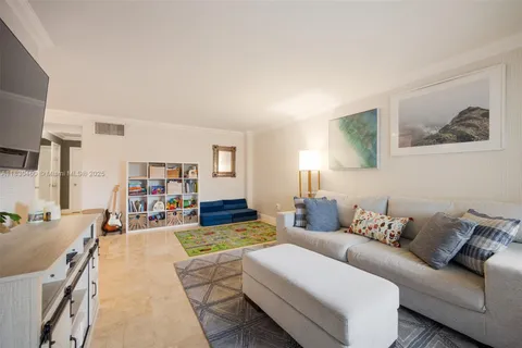 1030 9th St # 304, Miami Beach FL 33139
