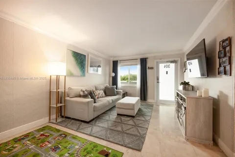 1030 9th St # 304, Miami Beach FL 33139