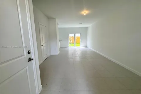 2877 SE 24 Avenue, Homestead FL 33035