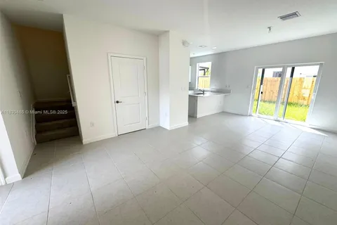 2877 SE 24 Avenue, Homestead FL 33035