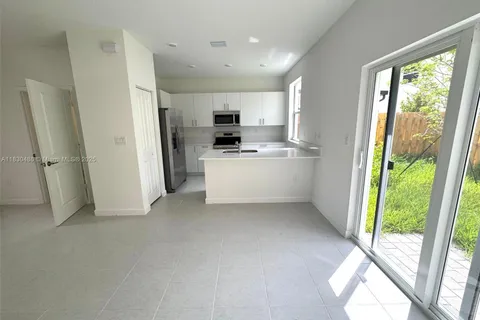 2877 SE 24 Avenue, Homestead FL 33035