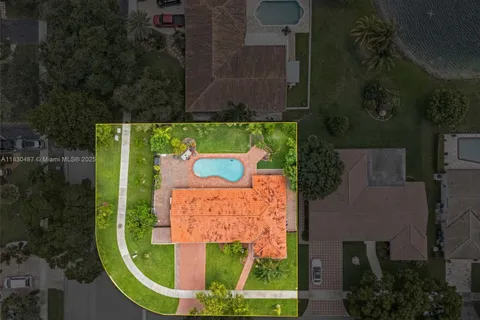 6963 Seagrape Ter, Miami Lakes FL 33014