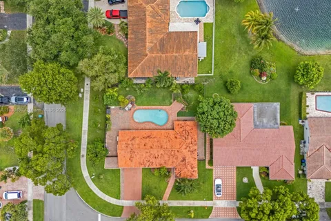 6963 Seagrape Ter, Miami Lakes FL 33014
