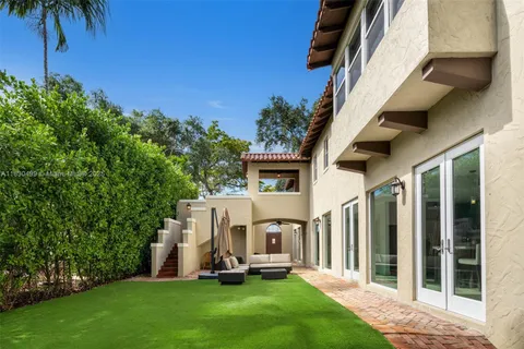 440 Rosaro Ave, Coral Gables FL 33146