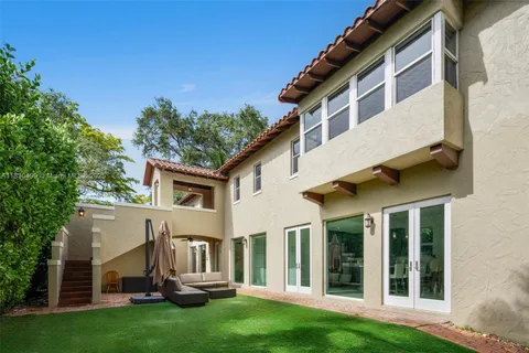440 Rosaro Ave, Coral Gables FL 33146