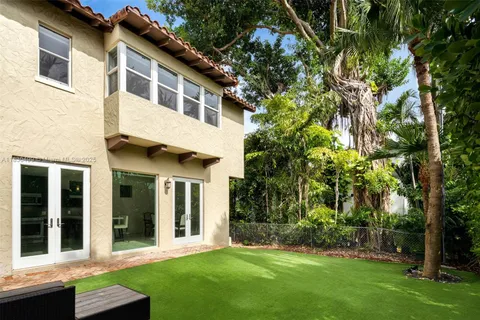 440 Rosaro Ave, Coral Gables FL 33146