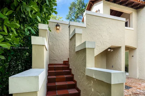 440 Rosaro Ave, Coral Gables FL 33146