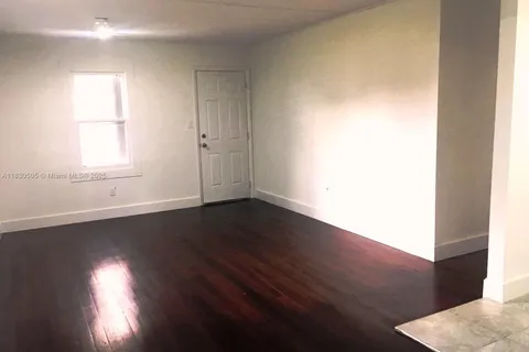 3072 NW 58th  St, Miami FL 33142