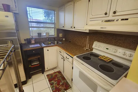 8861 Sunrise Lakes Blvd # 106, Sunrise FL 33322