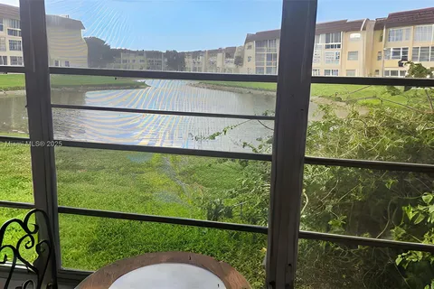 8861 Sunrise Lakes Blvd # 106, Sunrise FL 33322