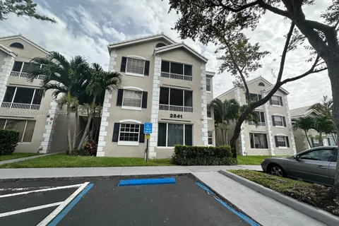 2841 N Oakland Forest Dr # 205, Oakland Park FL 33309