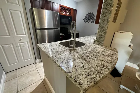 2841 N Oakland Forest Dr # 205, Oakland Park FL 33309