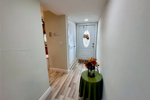9420 S Hollybrook Lake Dr # 302, Pembroke Pines FL 33025