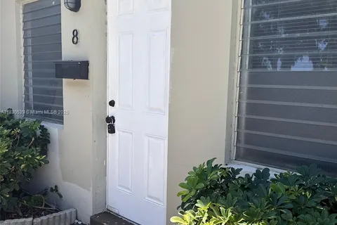 2342 S Federal Hwy # 8, Hollywood FL 33020