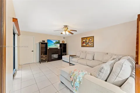 11883 SW 9th Mnr, Davie FL 33325