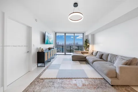 16385 Biscayne Blvd # 2219, North Miami Beach FL 33160