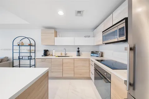 16385 Biscayne Blvd # 2219, North Miami Beach FL 33160