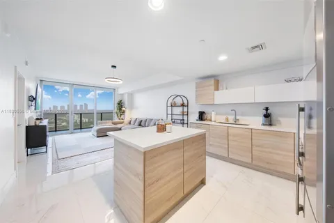 16385 Biscayne Blvd # 2219, North Miami Beach FL 33160