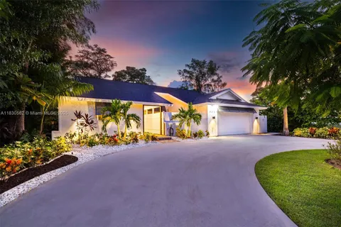 903 BLUEBIRD, Naples FL 34104