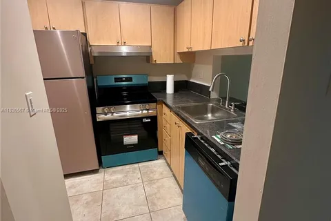 2935 NE 163rd St # 3P, North Miami Beach FL 33160