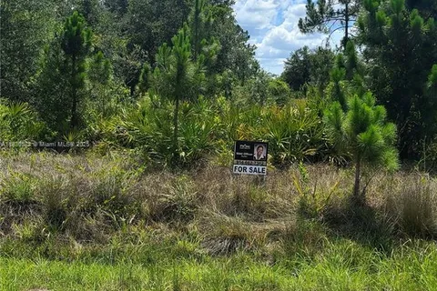 817 Lincoln Avenue, Lehigh Acres FL 33972