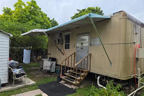 360 SW 3rd St, Florida City FL 33034