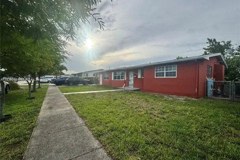 539 W 40th, Hialeah FL 33012