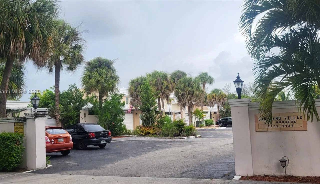 7423 Big Cypress Dr, Miami Lakes FL 33014