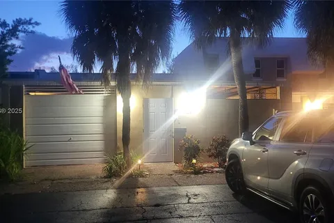 7423 Big Cypress Dr, Miami Lakes FL 33014