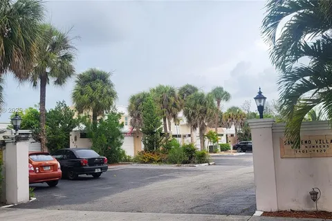 7423 Big Cypress Dr, Miami Lakes FL 33014