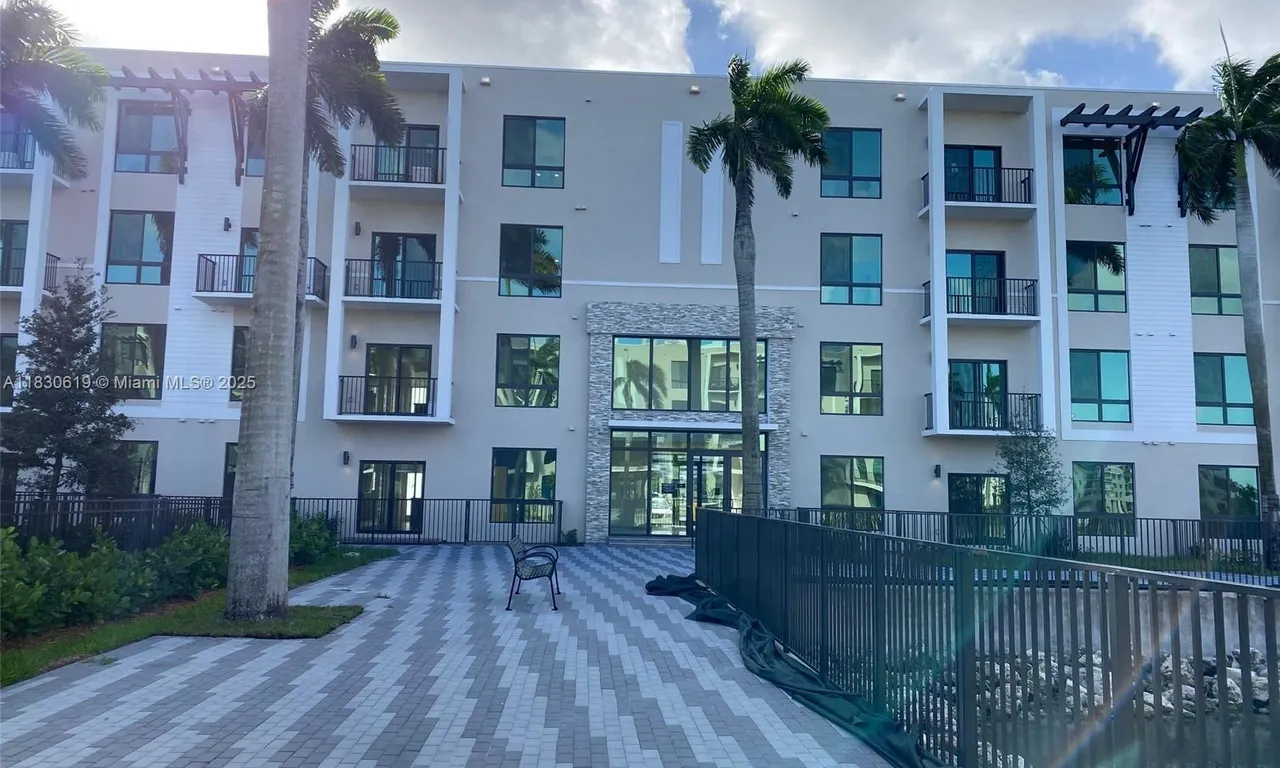 4636 NW 84 # 21, Doral FL 33166