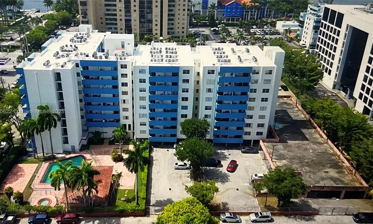 5050 NW 7th St # 709, Miami FL 33126