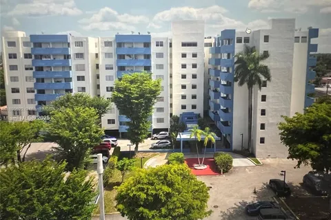 5050 NW 7th St # 709, Miami FL 33126