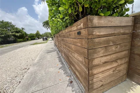 323 NW 105th St, Miami FL 33150